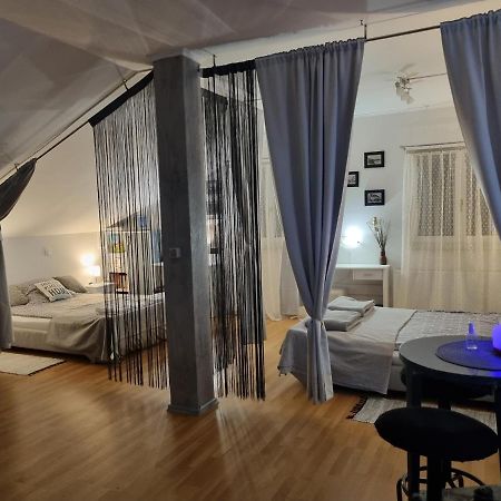 Apartman Atelier คาร์โลวัตส์ ภายนอก รูปภาพ