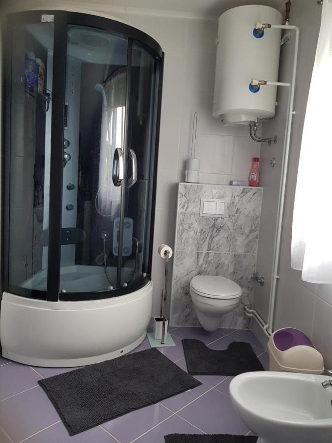 Apartman Atelier คาร์โลวัตส์ ภายนอก รูปภาพ
