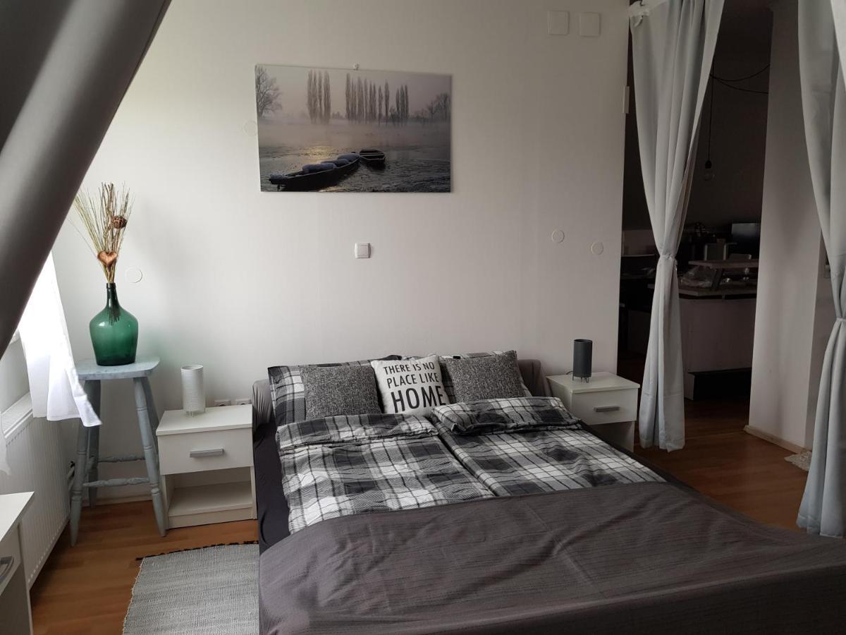 Apartman Atelier คาร์โลวัตส์ ภายนอก รูปภาพ