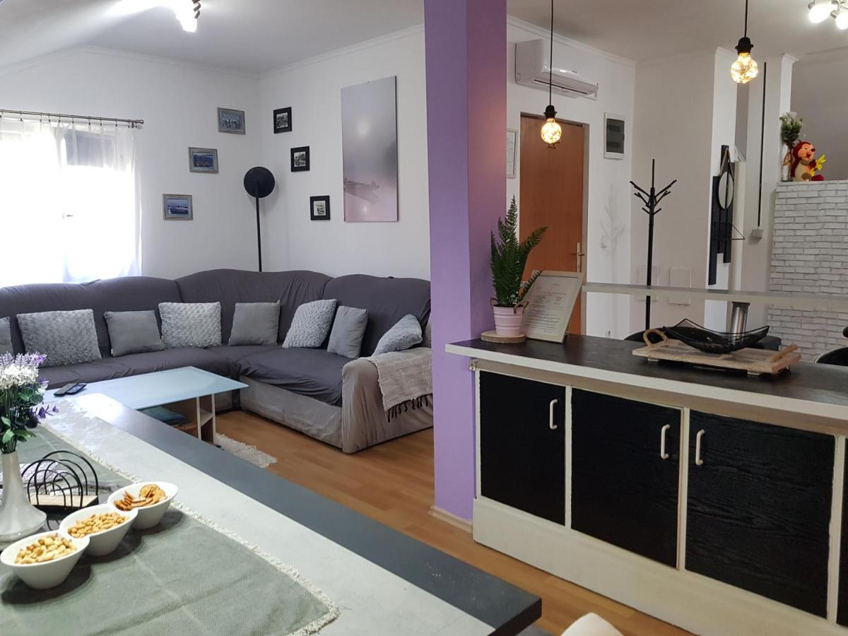 Apartman Atelier คาร์โลวัตส์ ภายนอก รูปภาพ