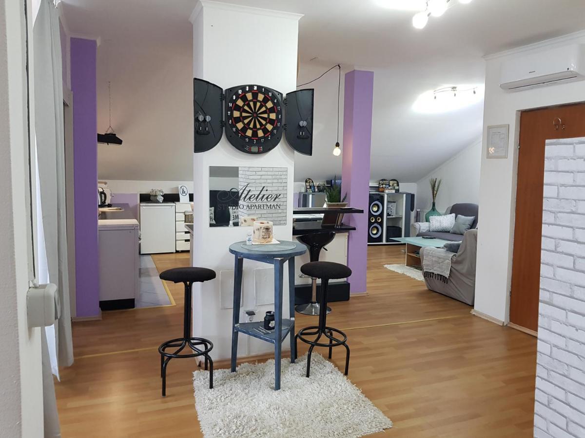 Apartman Atelier คาร์โลวัตส์ ภายนอก รูปภาพ