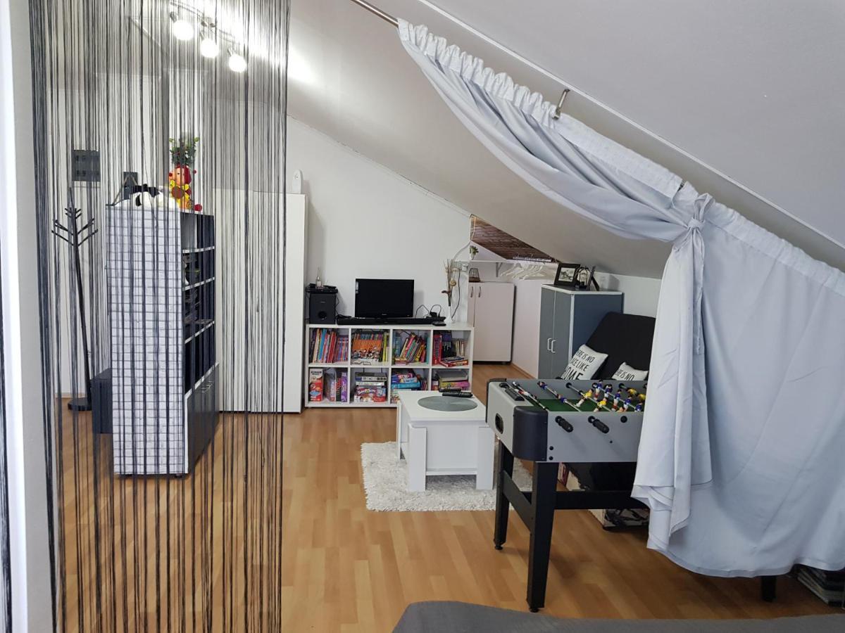 Apartman Atelier คาร์โลวัตส์ ภายนอก รูปภาพ