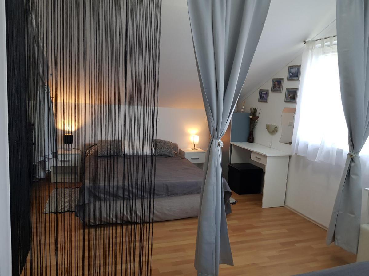 Apartman Atelier คาร์โลวัตส์ ภายนอก รูปภาพ