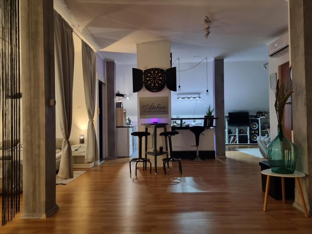 Apartman Atelier คาร์โลวัตส์ ภายนอก รูปภาพ