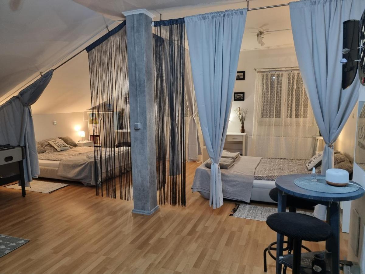 Apartman Atelier คาร์โลวัตส์ ภายนอก รูปภาพ