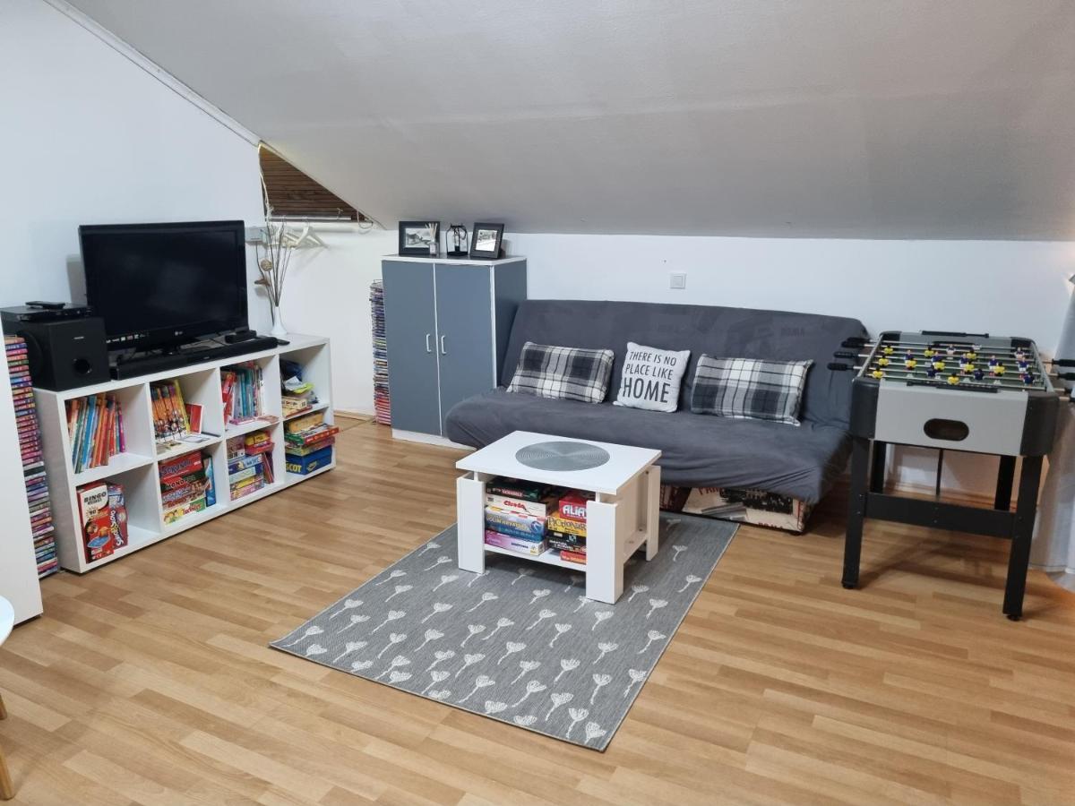 Apartman Atelier คาร์โลวัตส์ ภายนอก รูปภาพ